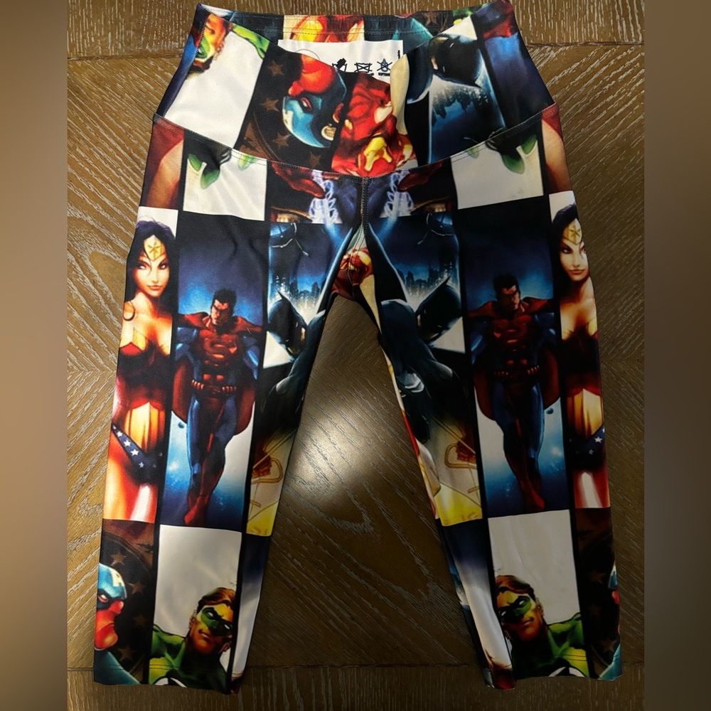 Sadhana DC Comics characters knee length leggings size small juniors